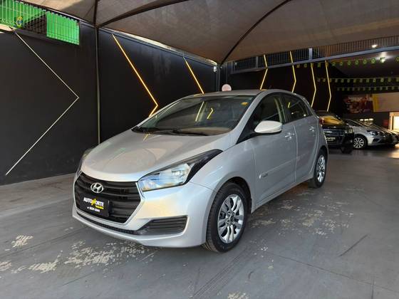 HYUNDAI HB20 1.6 COMFORT PLUS 16V FLEX 4P AUTOMÁTICO HYUNDAI HB20 1.6 COMFORT PLUS 16V FLEX 4P AUTOMÁTICO